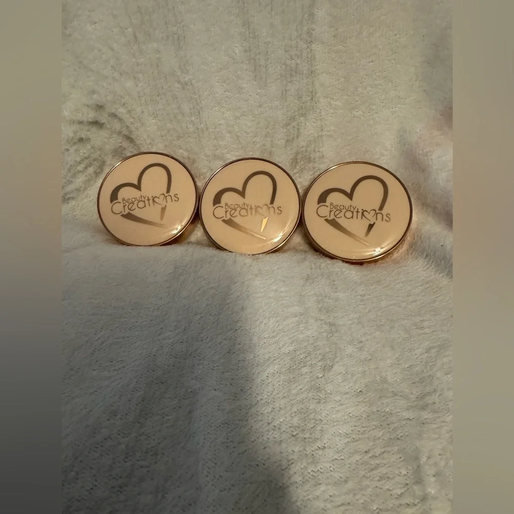 NIB Bundle of BEAUTY CREATIONS Powder Foundation and Loose Setting Powder